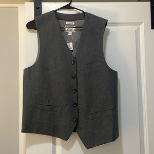 Medium Jos A Bank 1905 Gray Vest. NEW WITH TAGS